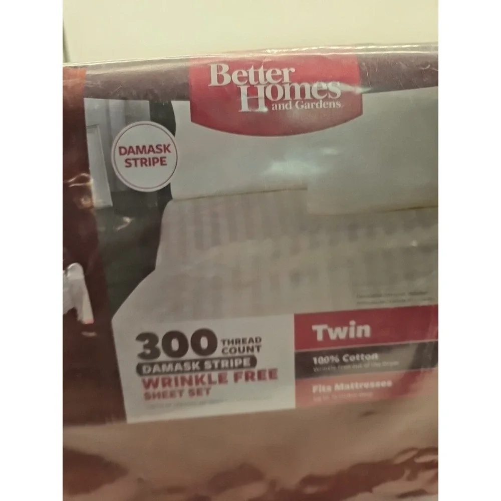 Better‎ Homes and Garderns 300 Thread Count Twin Sheet Set Red Damask Stripe New